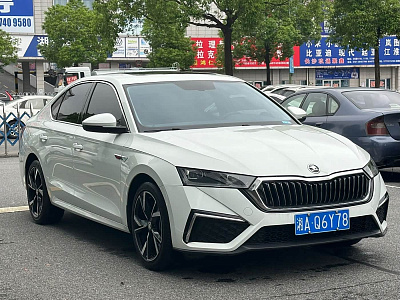 Skoda Octavia 1.4 л 2024 г. Белый, пробег 17000 км