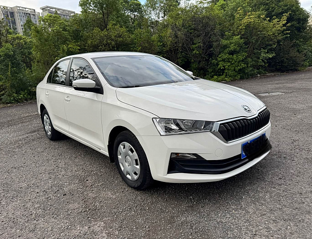Skoda Rapid 1.5 л 2021 г. Белый, пробег 39000 км