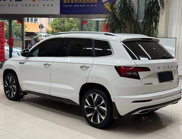 Skoda Karoq 1.4 л 2023 г. Белый, пробег 26000 км