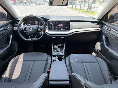 Skoda Octavia 1.4 л 2022 г. Голубой, пробег 19000 км