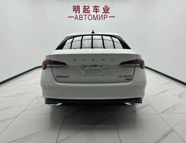 Skoda Octavia 1.4 л 2023 г. Белый, пробег 21000 км
