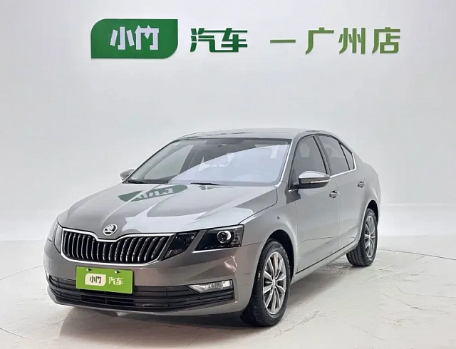 Skoda Octavia 1.5 л 2022 г. Серебристо-серый, пробег 29000 км
