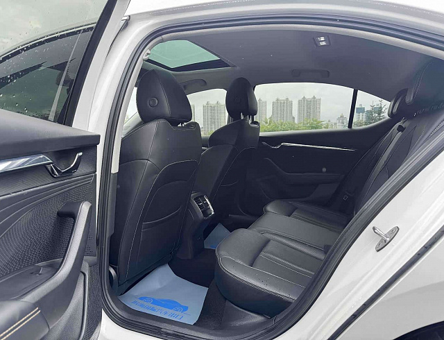 Skoda Octavia 1.4 л 2022 г. Белый, пробег 42000 км