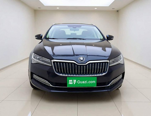 Skoda Superb 1.4 л 2024 г. Чёрный, пробег 35000 км
