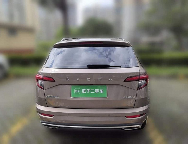 Skoda Karoq 1.4 л 2022 г. желто-оранжевый, пробег 14800 км