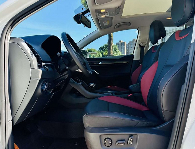 Skoda Karoq 1.4 л 2023 г. Белый, пробег 40000 км
