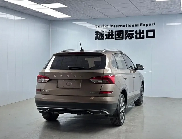 Skoda Kamiq 1.5 л 2022 г. Серебристо-серый, пробег 45000 км