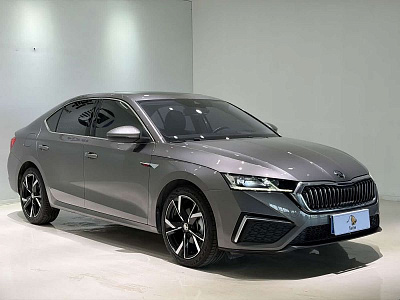 Skoda Octavia 1.4 л 2022 г. Серебристо-серый, пробег 24000 км