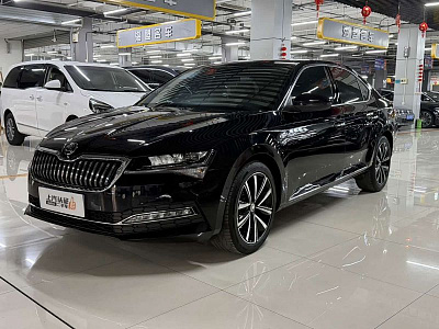 Skoda Superb 1.4 л 2025 г. Чёрный, пробег 10000 км