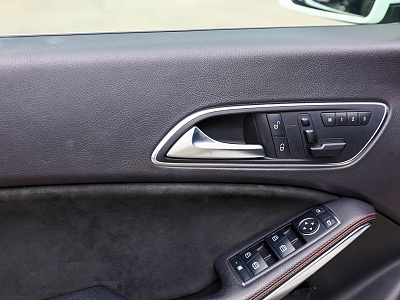 Mercedes-Benz CLA белый 2013