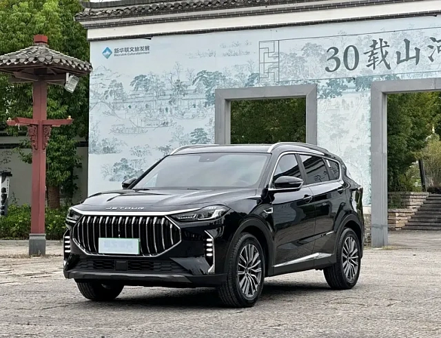 Jetour Jetour X70 PLUS 1.5 л 2026 г. Чёрный, пробег 4500 км