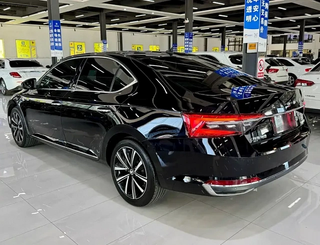 Skoda Superb 1.4 л 2023 г. Чёрный, пробег 22000 км