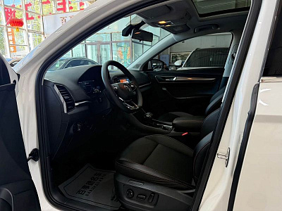 Skoda Karoq 1.4 л 2023 г. Белый, пробег 27000 км
