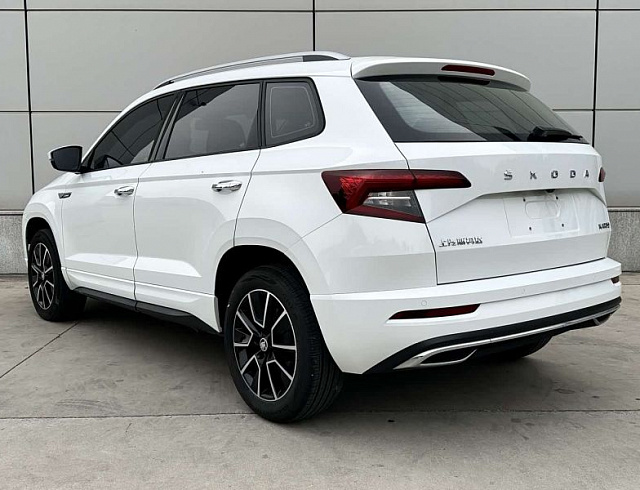 Skoda Karoq 1.4 л 2023 г. Белый, пробег 17000 км