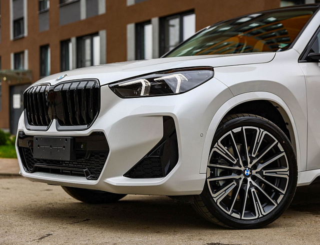 BMW X1 белый 2026