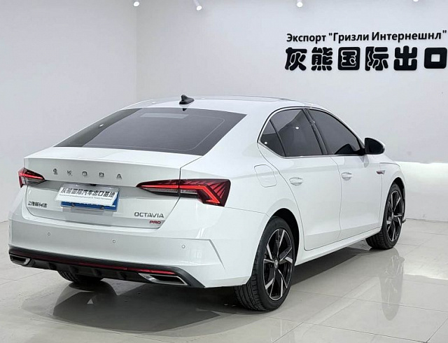 Skoda Octavia 1.4 л 2024 г. Белый, пробег 12000 км