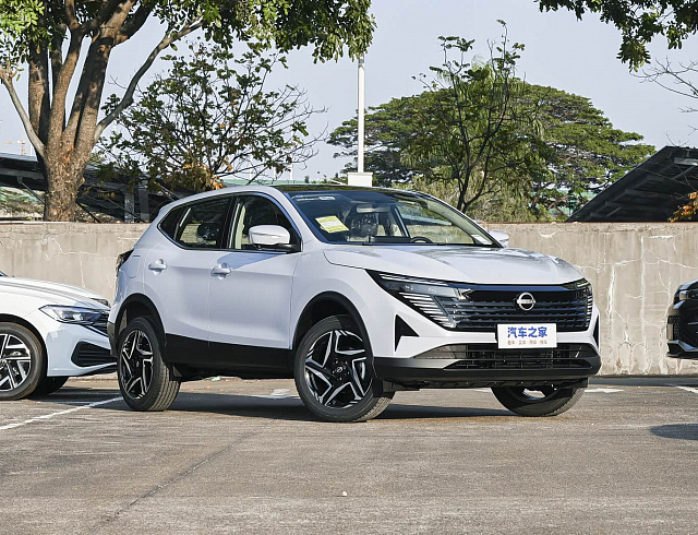 Nissan Quasqai 2.0 XV+ Leading
