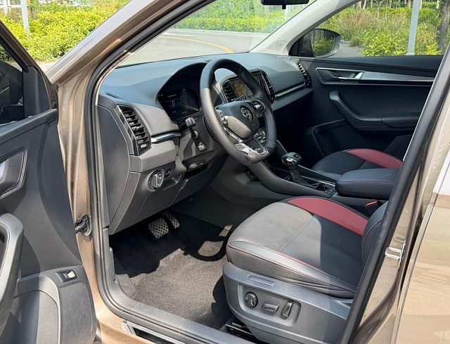 Skoda Karoq 1.4 л 2023 г. шампань/коричневый, пробег 43000 км