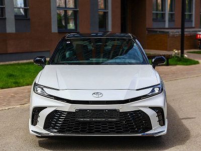 Toyota Camry белый 2026