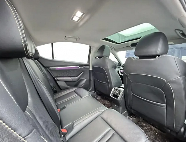 Skoda Octavia 1.4 л 2022 г. Серебристо-серый, пробег 44000 км
