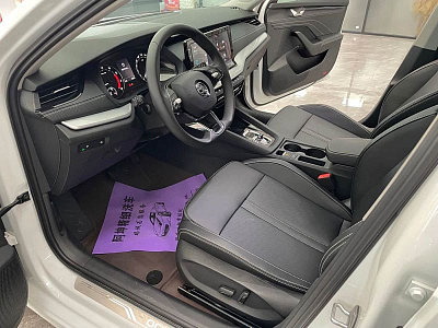 Skoda Octavia 1.4 л 2023 г. Белый, пробег 5300 км