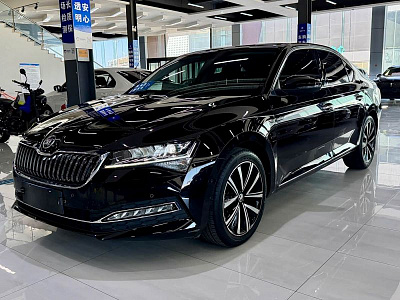 Skoda Superb 1.4 л 2023 г. Чёрный, пробег 22000 км