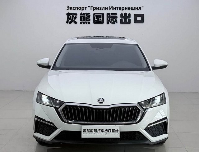Skoda Octavia 1.4 л 2024 г. Белый, пробег 12000 км