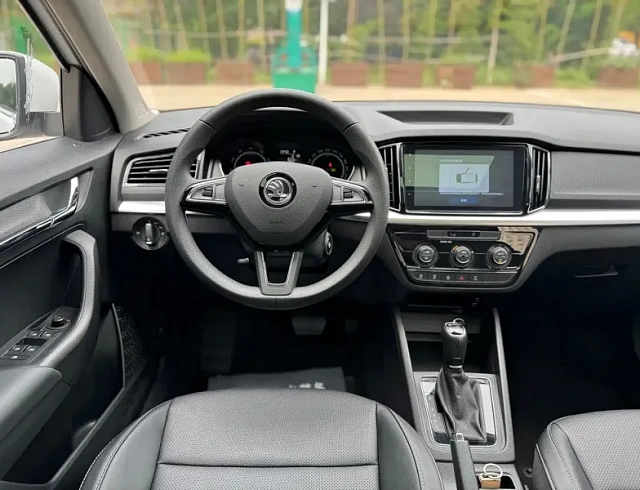 Skoda Kamiq 1.5 л 2023 г. Белый, пробег 18000 км