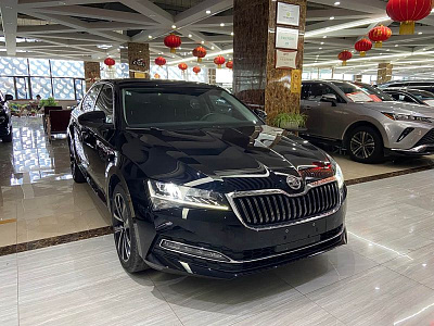 Skoda Superb 1.4 л 2023 г. Чёрный, пробег 27000 км