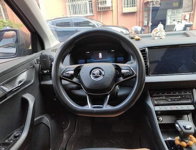 Skoda Karoq 1.4 л 2023 г. шампань/коричневый, пробег 20700 км