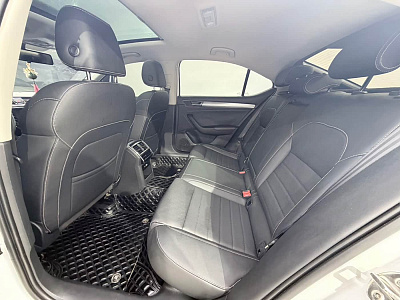Skoda Superb 1.4 л 2023 г. Белый, пробег 45000 км