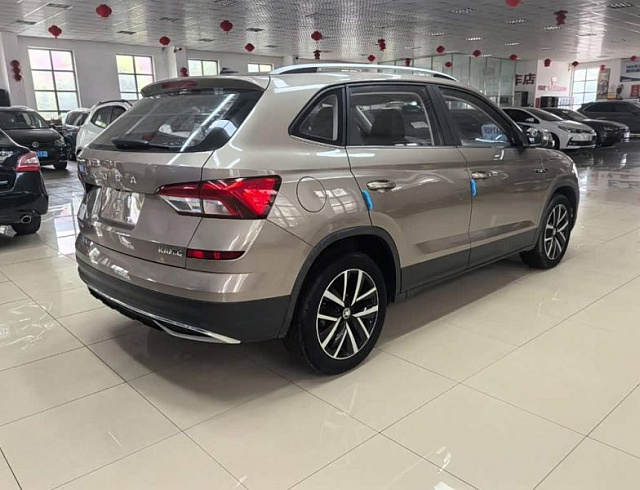 Skoda Kamiq 1.5 л 2022 г. желто-оранжевый, пробег 23000 км