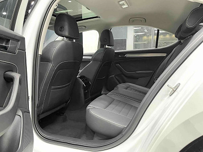 Skoda Superb 1.4 л 2022 г. Белый, пробег 27100 км