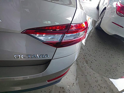 Skoda Octavia 1.5 л 2021 г. шампань/коричневый, пробег 27400 км