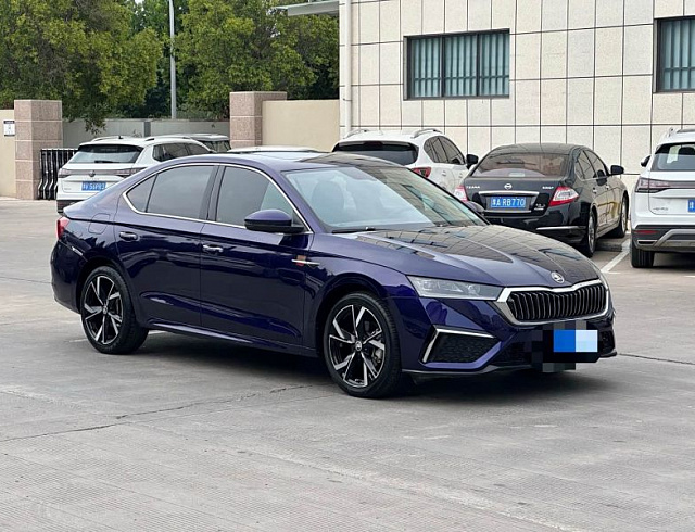 Skoda Octavia 1.4 л 2022 г. Голубой, пробег 43000 км