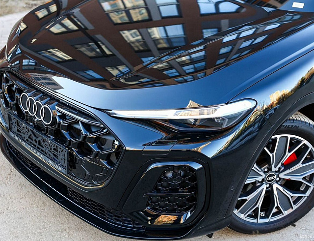 Audi Q5 черный 2025