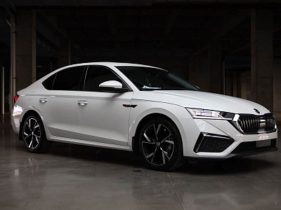 Skoda Octavia 1.4 л 2022 г. Белый, пробег 24800 км