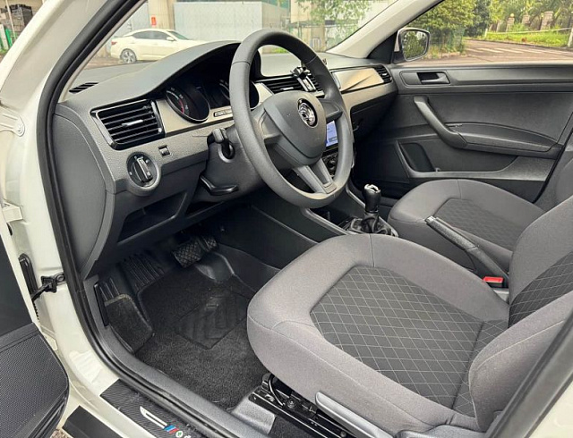 Skoda Rapid 1.5 л 2021 г. Белый, пробег 39000 км