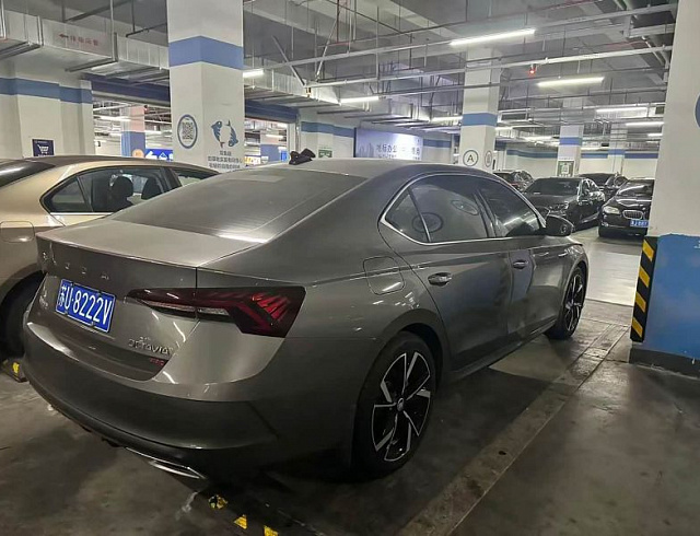 Skoda Octavia 1.4 л 2022 г. шампань/коричневый, пробег 25000 км