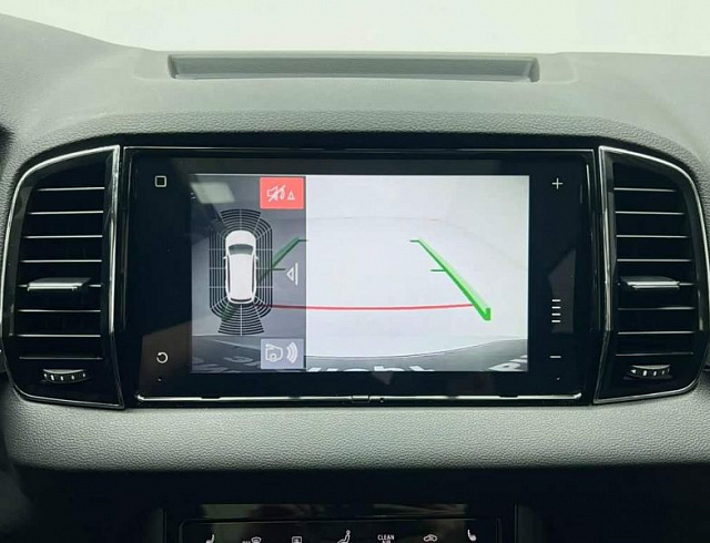 Skoda Karoq 1.4 л 2023 г. Белый, пробег 16000 км