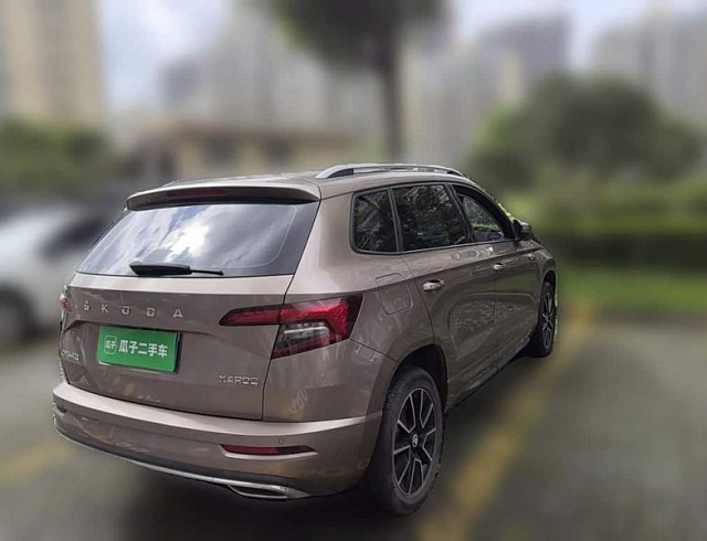 Skoda Karoq 1.4 л 2022 г. желто-оранжевый, пробег 14800 км
