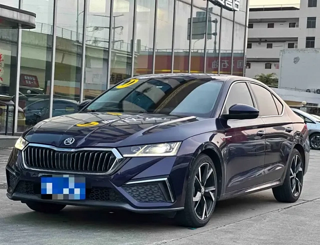 Skoda Octavia 1.4 л 2021 г. Голубой, пробег 34000 км