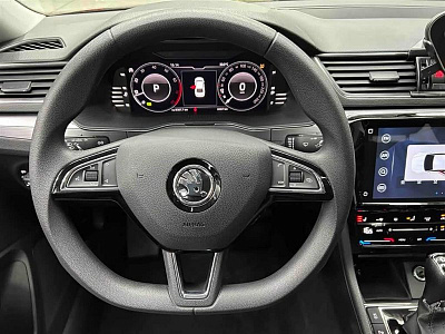 Skoda Superb 1.4 л 2024 г. Чёрный, пробег 8500 км