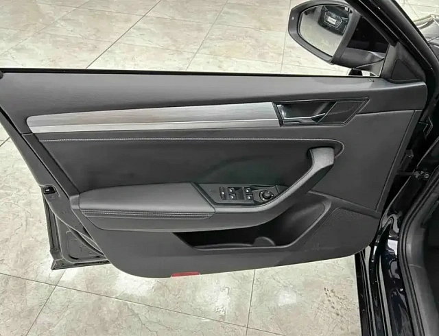Skoda Superb 1.4 л 2024 г. Чёрный, пробег 8500 км