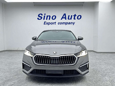 Skoda Octavia 1.4 л 2022 г. Серебристо-серый, пробег 44000 км
