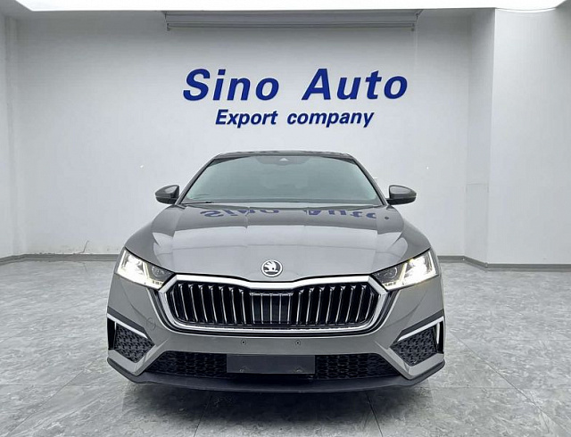 Skoda Octavia 1.4 л 2022 г. Серебристо-серый, пробег 44000 км
