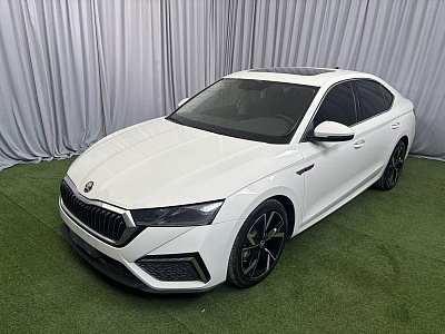 Skoda Octavia 1.4 л 2022 г. Белый, пробег 45000 км
