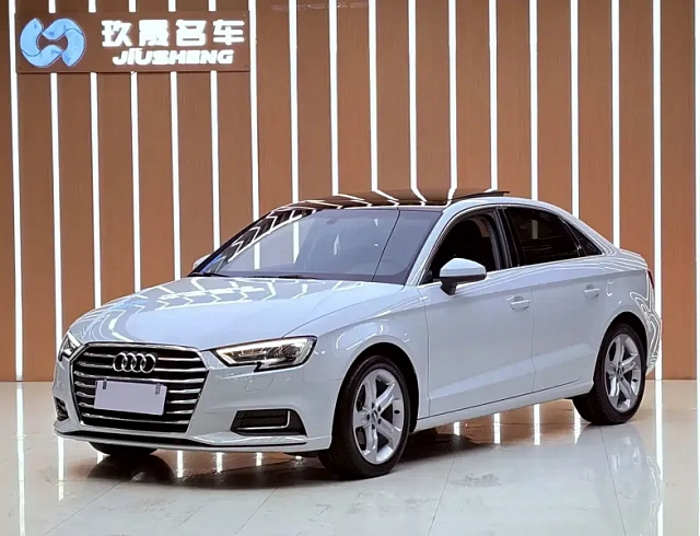 Audi A3 1.4 л 2021 г. Белый, пробег 37000 км