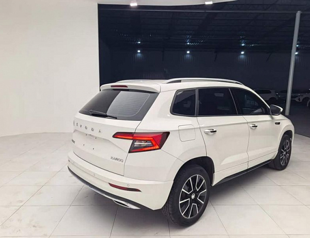 Skoda Karoq 1.4 л 2022 г. Белый, пробег 27000 км