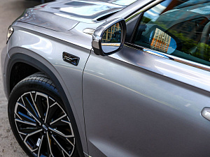 Geely Monjaro серый 2026